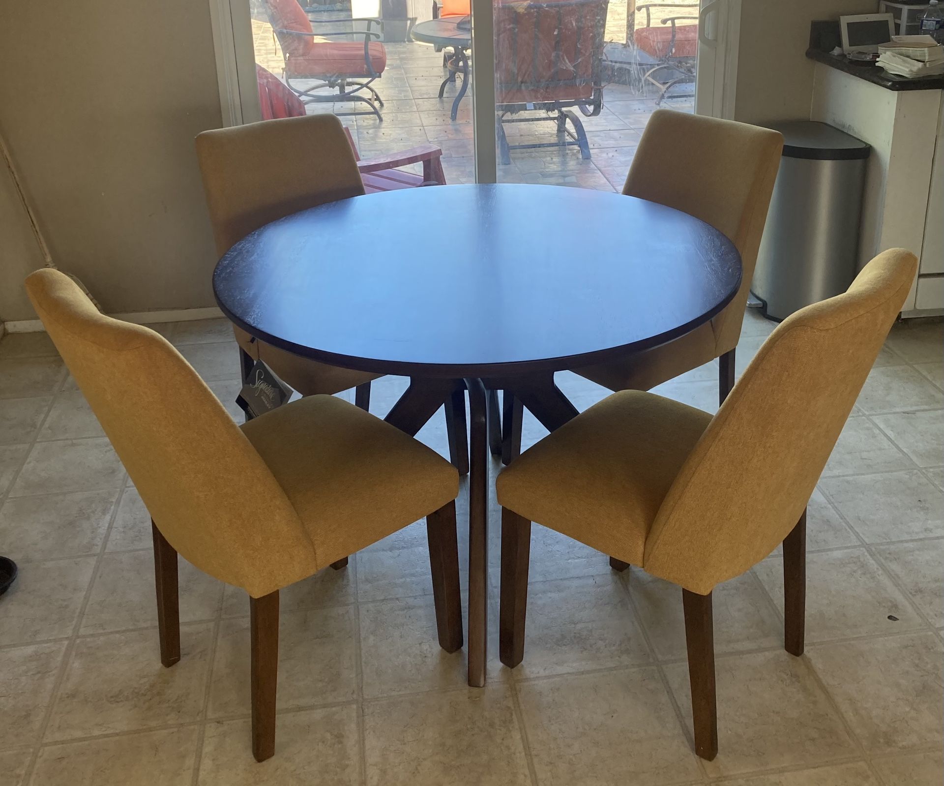 Beautiful Dinning Room Set Signature Design By Ashley