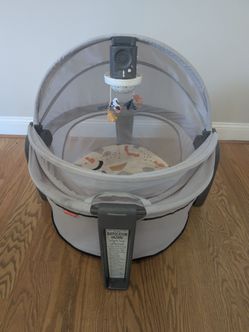 Fisher-Price Deluxe on-the-go Projection Dome Portable Bassinet and Infant Play Space