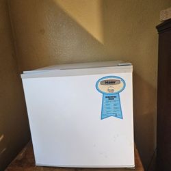 Mini Fridge 