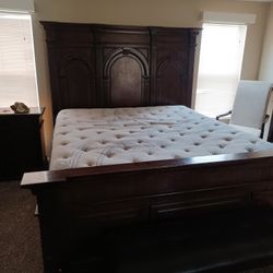 Queen Bedroom Set