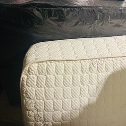 Latex mattress and box Free
