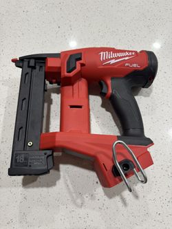 Milwaukee M18 FUEL 18V Brushless Cordless 18-Gauge 1/4 in. Narrow Crown Stapler tool only