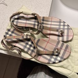 Selling shoes that I never have wore..
