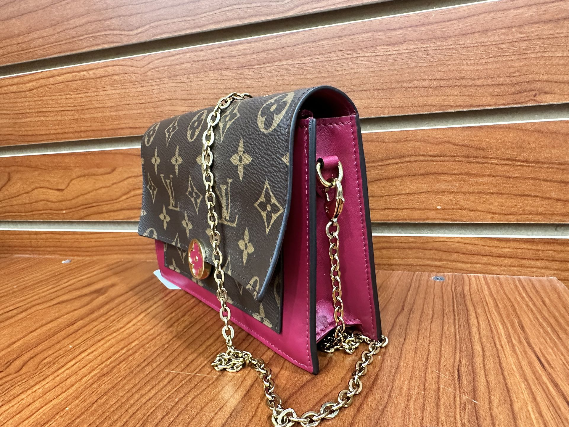 USED LOUIS VUITTON CHAIN WALLET for Sale in Brooklyn, NY - OfferUp