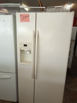 GE Side by Side Refrigerator excellent . Warranty . Delivery available . 2203 Fowler st. Ft. Myers 33901
