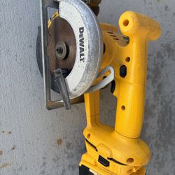 Dewalt Saw 