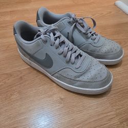 Men's Nike Size 8.5