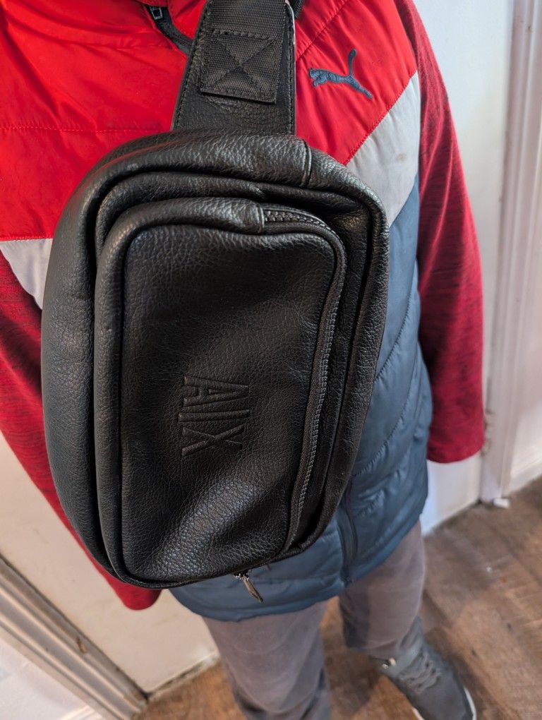 Aramni Exchange Men Crossbody 