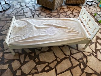 Toddler bed