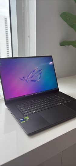 ASUS ROG Zephyrus G16 Oled 240hz i9 Ultra RTX5080