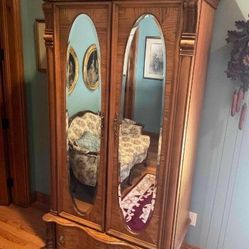 Ropero Vintage Dos Puertas De Espejo - Vintage two door, one drawer armoire, no artificial plant inc