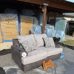 Lane Home Furnishings Crown Loveseat