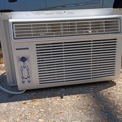 Magnavox 8k BTU a/c unit