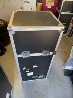 Locking hard case