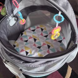 Fisher-Price On-the-Go Infant Dome Portable Bassinet and Play Space, Unisex, Windmill