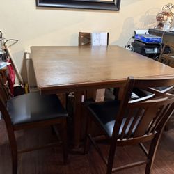 Dining room Table And Chairs 