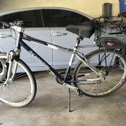 Schwinn Trailway Hybrid Bike Bicycle  Medium Frame 700 Tires 