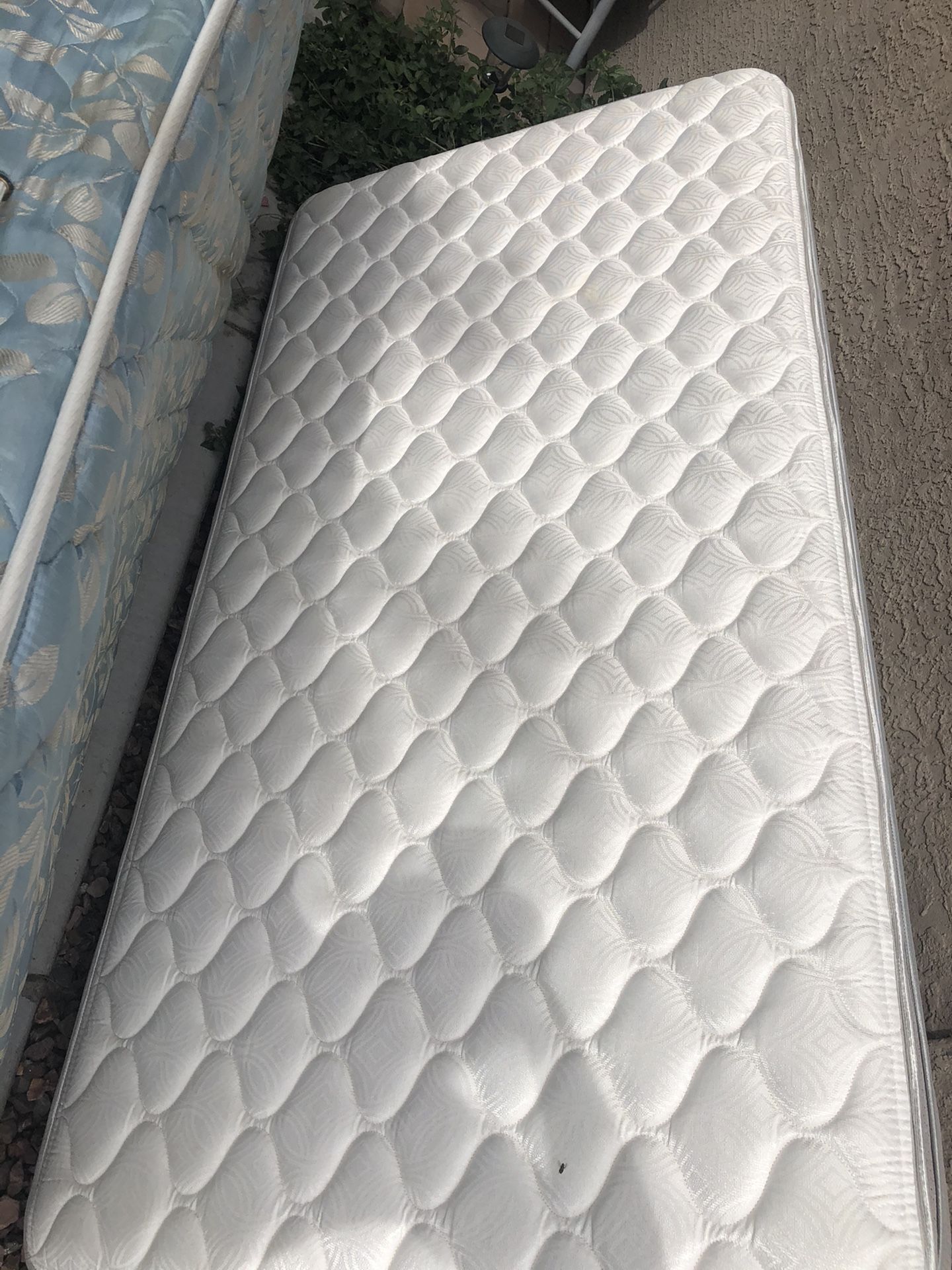 Free mattresses *Pending