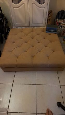 Large Tufted Square Ottoman (45x45)