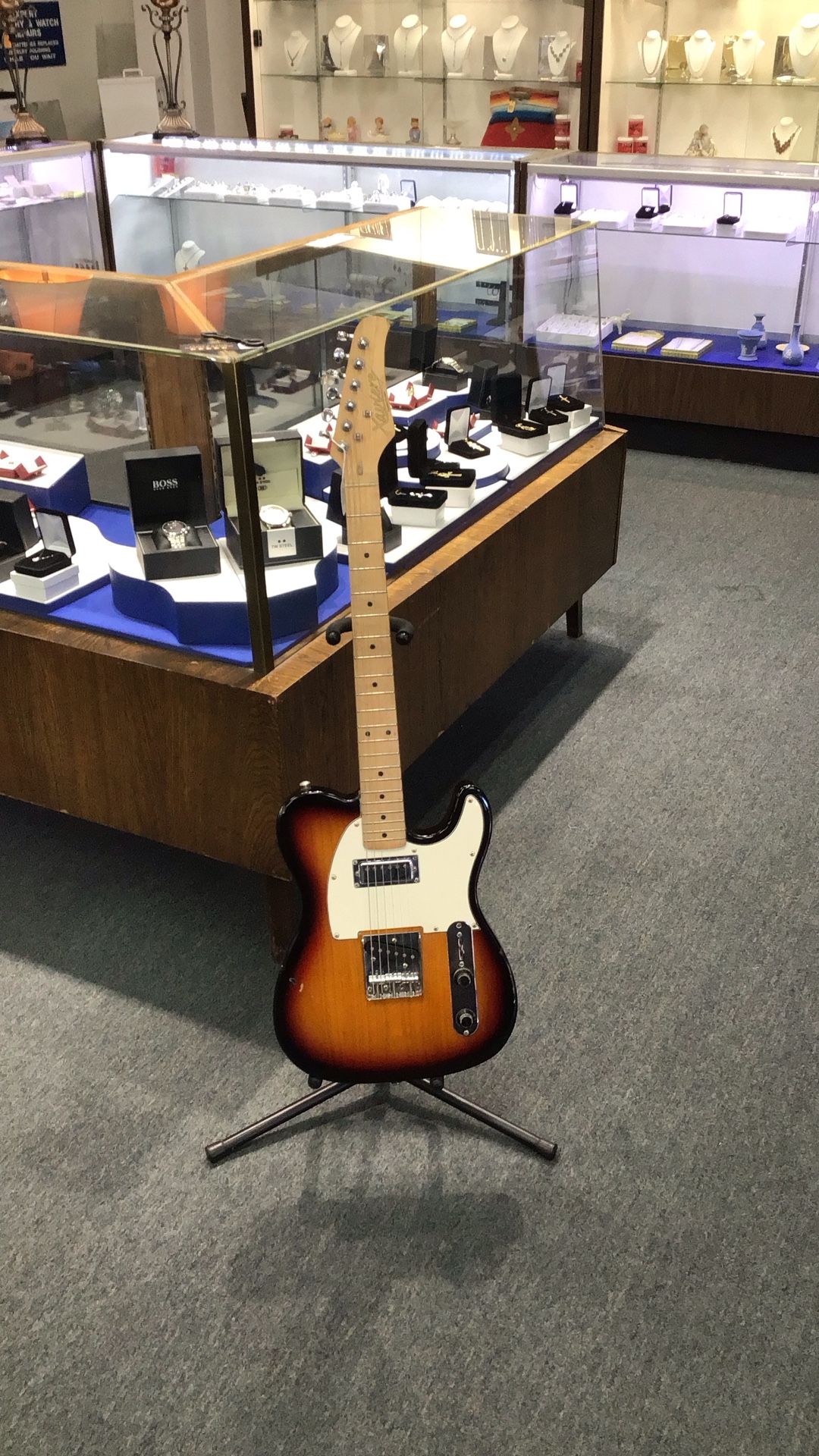 6-String Electric Guitar Sunburst Finish Xaviere