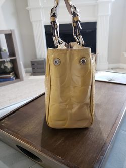 COACH Carryall Hampton Tote Bag Purse - Yellow Patent Leather -  H0973-F14413 for Sale in Stonecrest, GA - OfferUp
