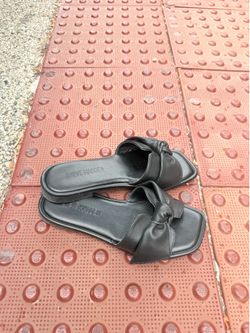 Steve Madden Black Bow Slide Sandals – Women’s Size 5 – Gently Used