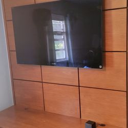 entertaiment center/ tv stand