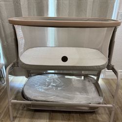 MaxiCosi Iora bedside bassinet
