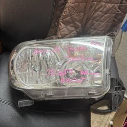 2007-13 Toyota Tundra Right Headlight 