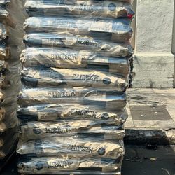 Carbón 40 libras. $20 precio firme