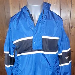 Nike 1/2 Zip Hooded Throwback Pullover. Size Medium