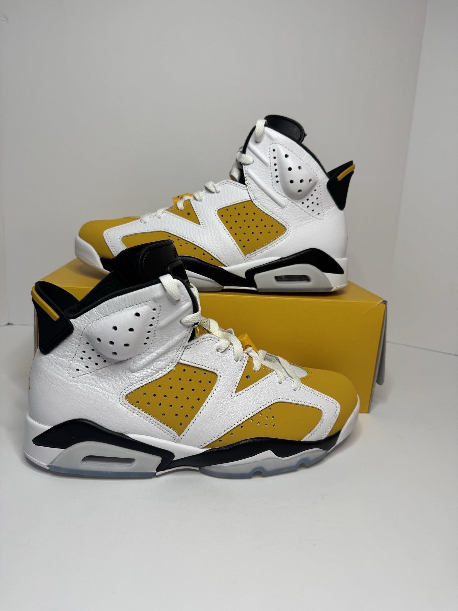 Jordan 6 Yellow Ochre Size 10.5 DS β $140 OBO π₯
