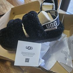 UGG  Slippers  7 Black 