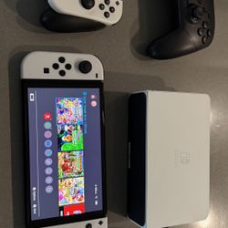 Nintendo switch OLED Like New 3 Controllers Plus More 