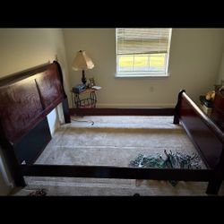 Queen Bed Room Set Mirror Comes With It