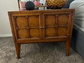 Mid-century modern end table