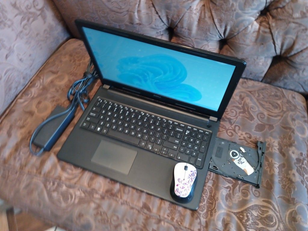 Laptop Dell Inspiron 3567-core i3-8gb Ram-160gb HD SSD Solid.