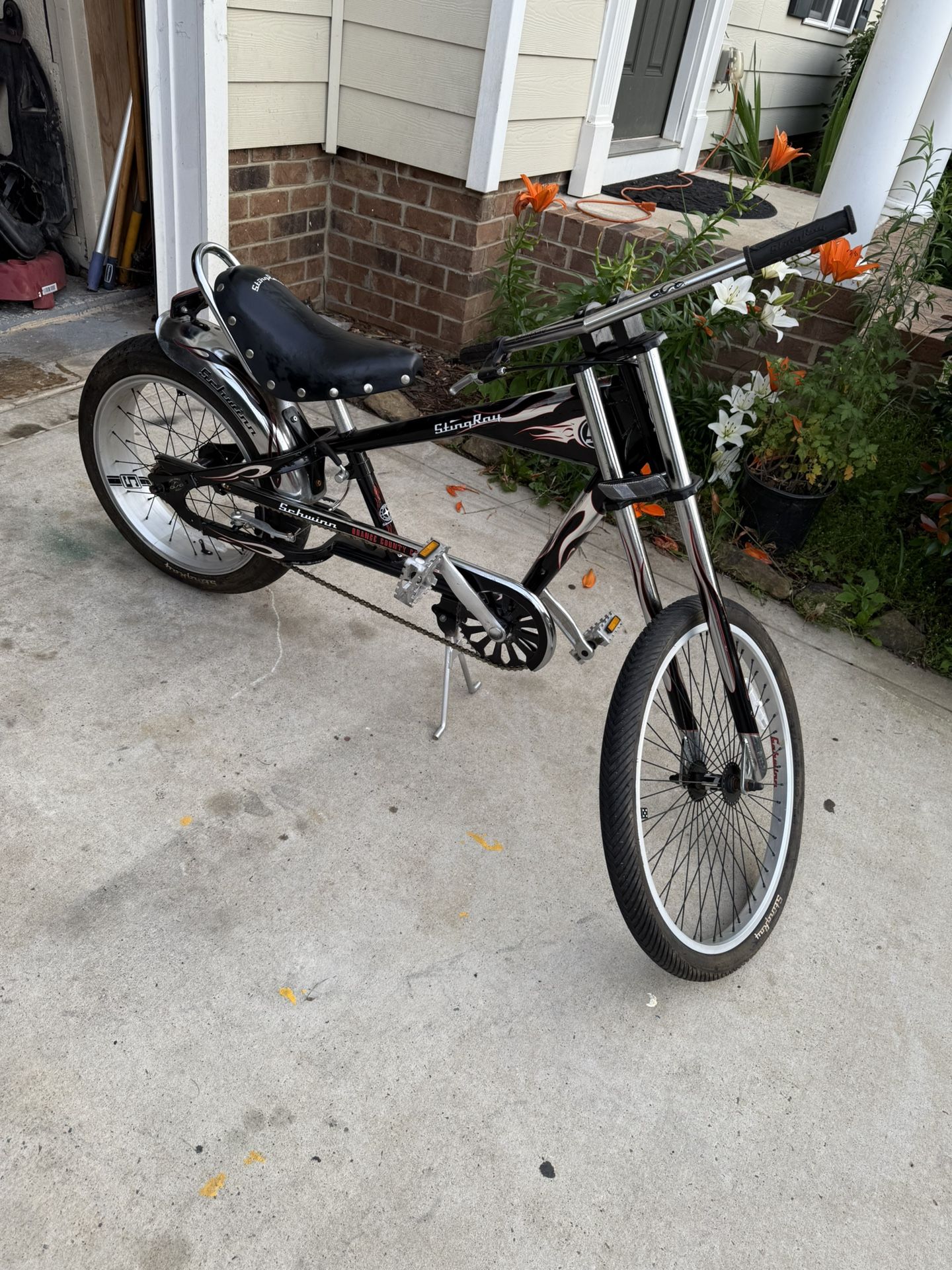 schwinn stingray chopper bicycle