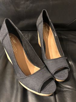 Toms brand new women’s wedges size 8.5 wide