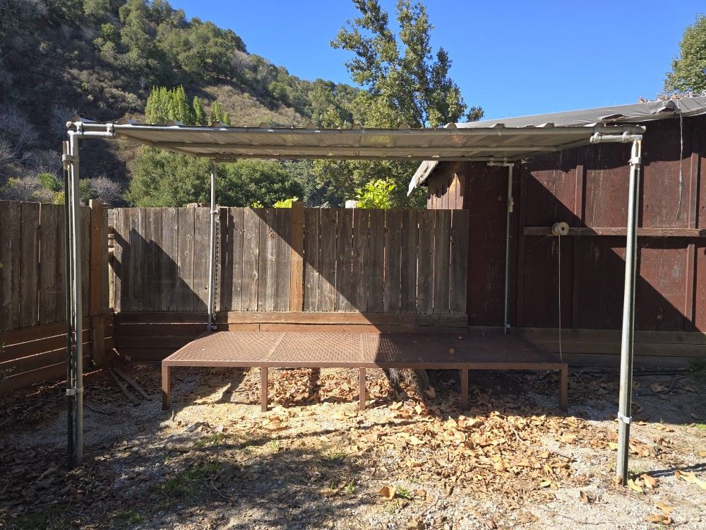 Metal Shelter 8' x 12'