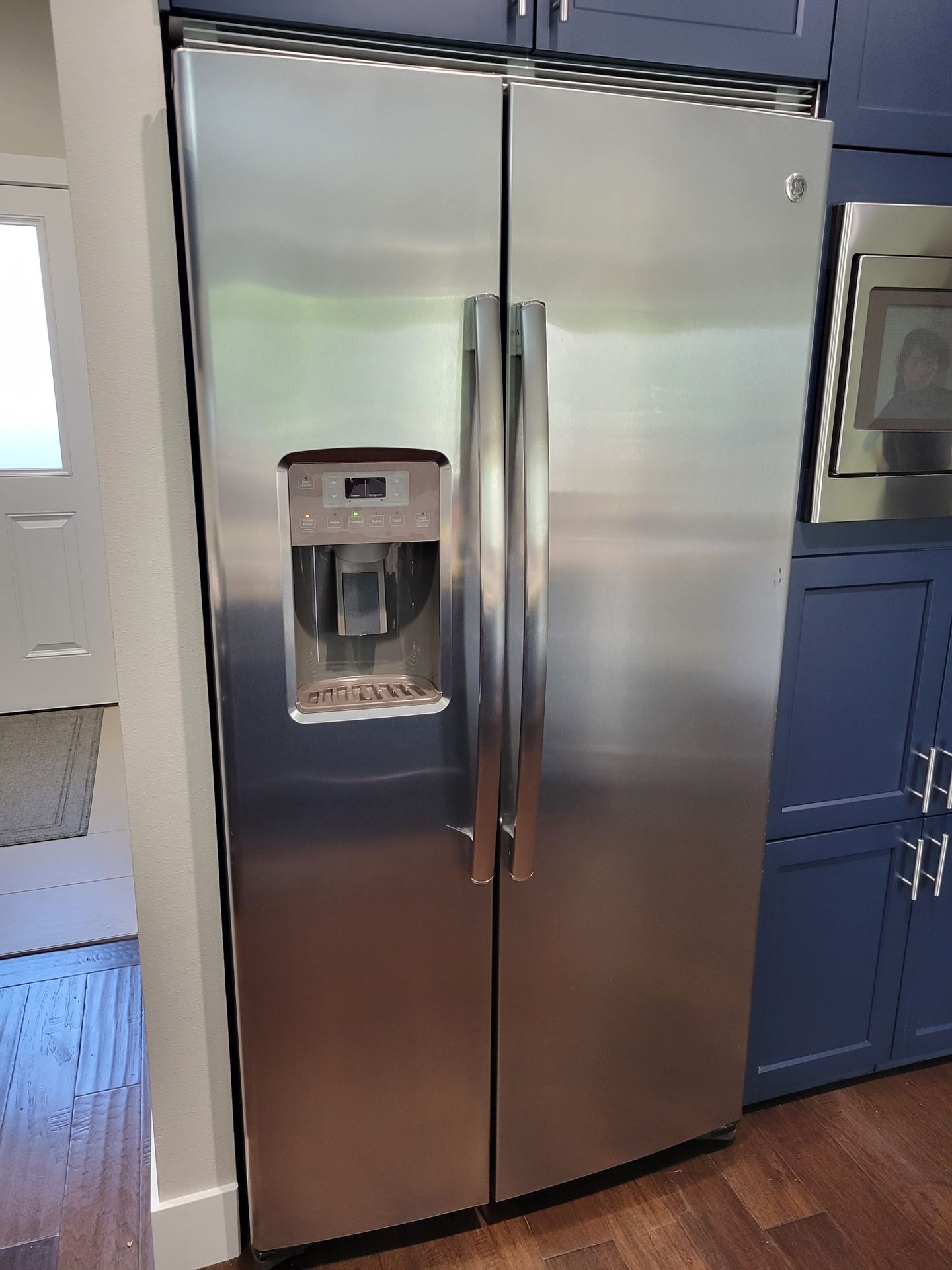 GE ENERGY STAR 25.3 Cu.Ft. Side-By-Side Refrigerator