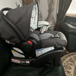 Graco Click Connect Car Seat + 3 Bases
