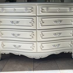  Cream Colored Bedroom Set- 4 Piece Dresser