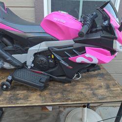 Motorcycle Kids Aprilila  Needs Charger Put Together  Starts 