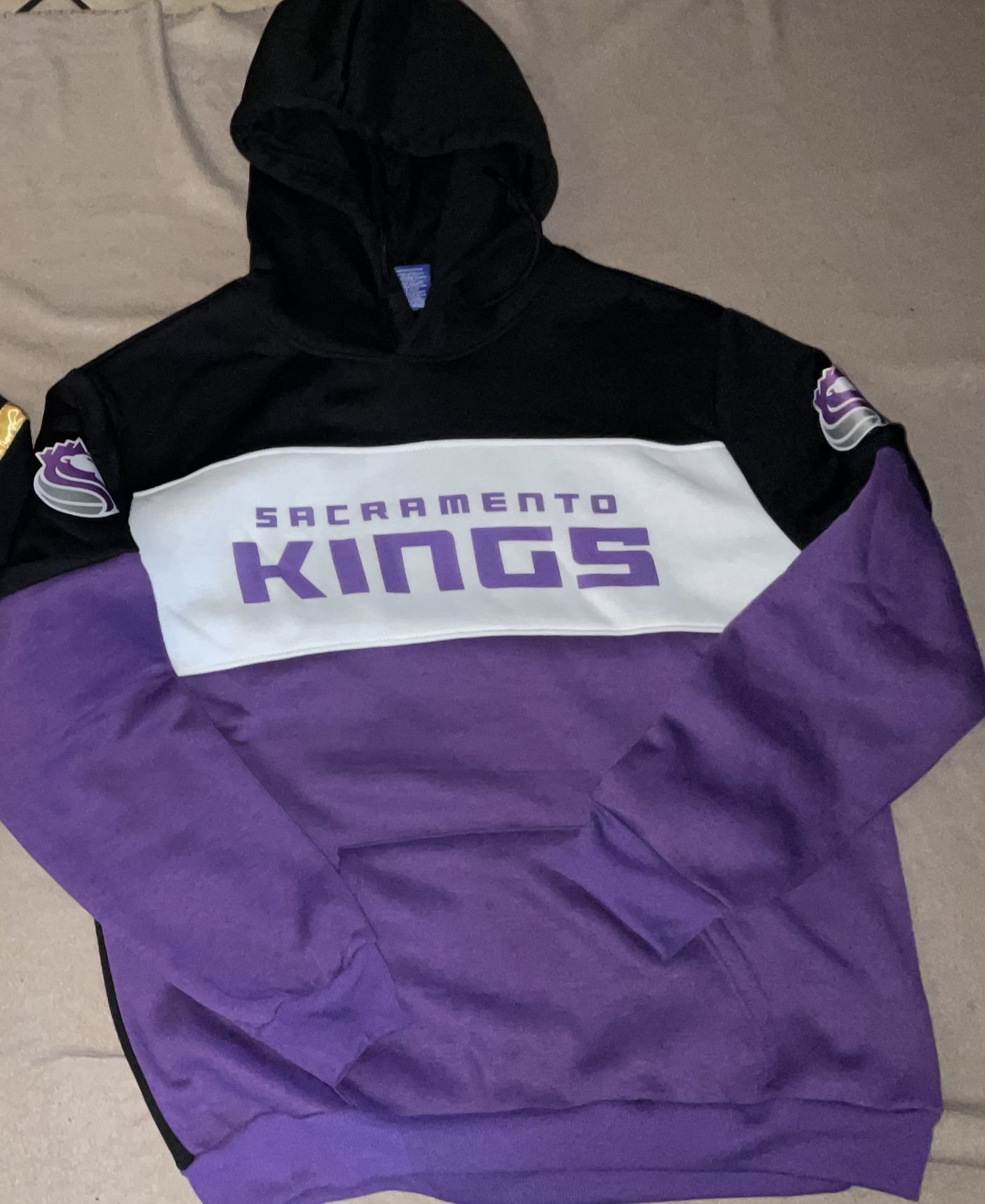 Sacramento Kings 2025 Hoodie Sweatshirt New Logo’s Quality Comfortable Adult Men’s Size Large New With Tags “Light The Beam”
