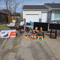 Garage Sale today en garland 2233 brooks st 