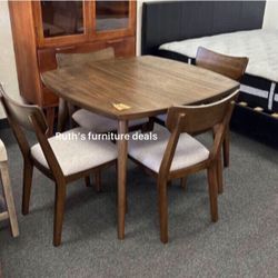Beautiful! 5-pc Dining Set Walnut Finish 