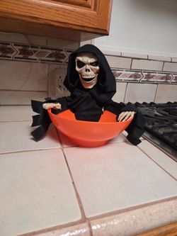 Halloween motion sensor candy bowl