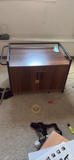 Cat litter box enclosure
