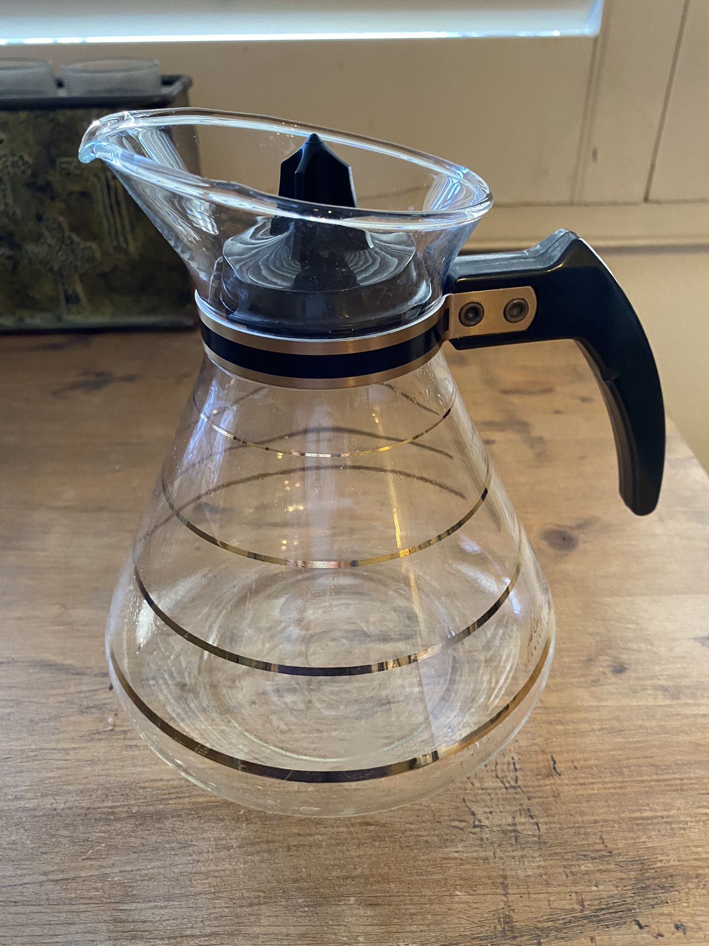 Vintage Coffee carafe with gold stripes, in good condition. OB 0